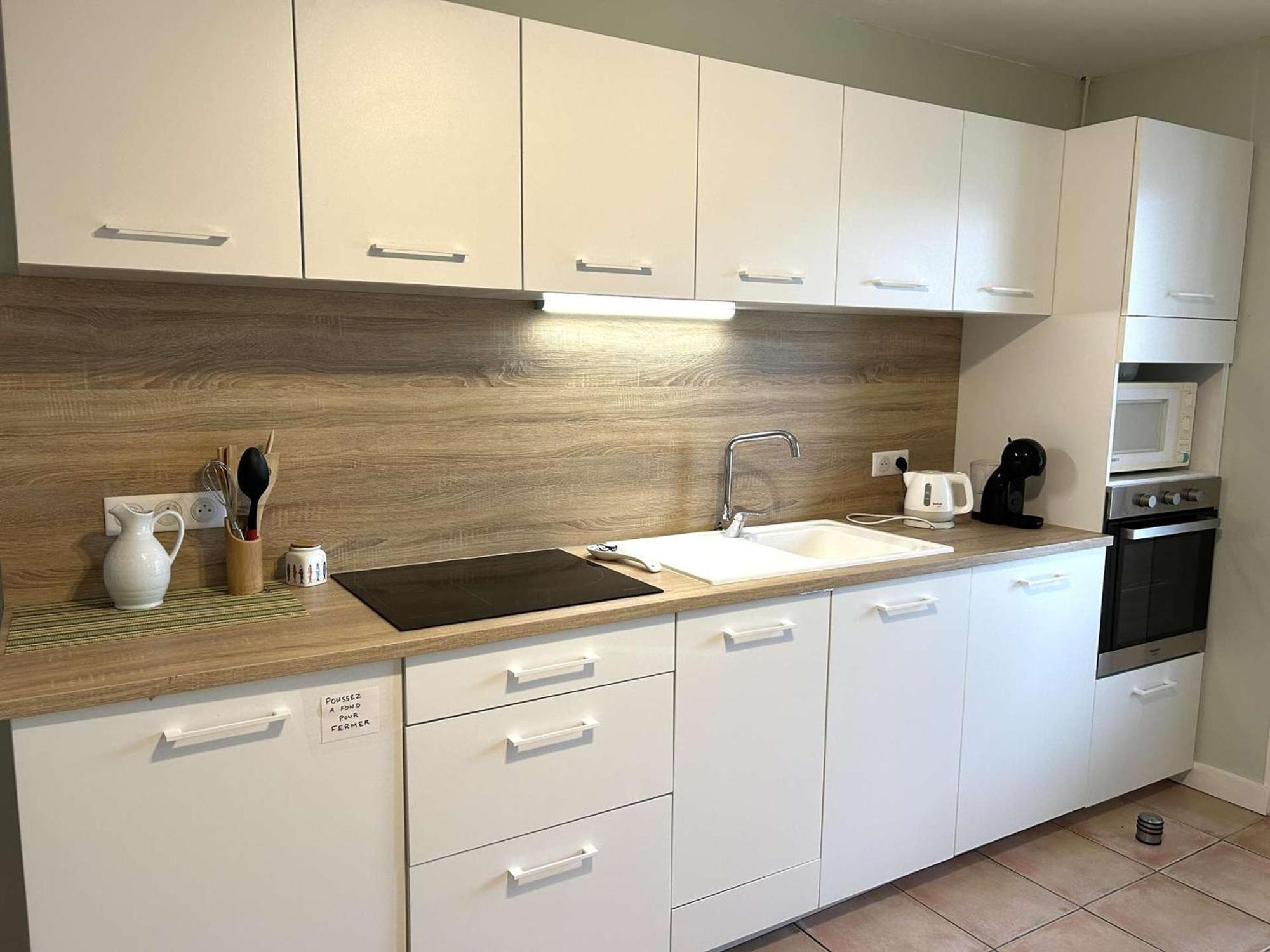 2 Pieces Renove, Terrasse, Parking, Proche Commerces Et - - Fr-1-224-810 Apartment