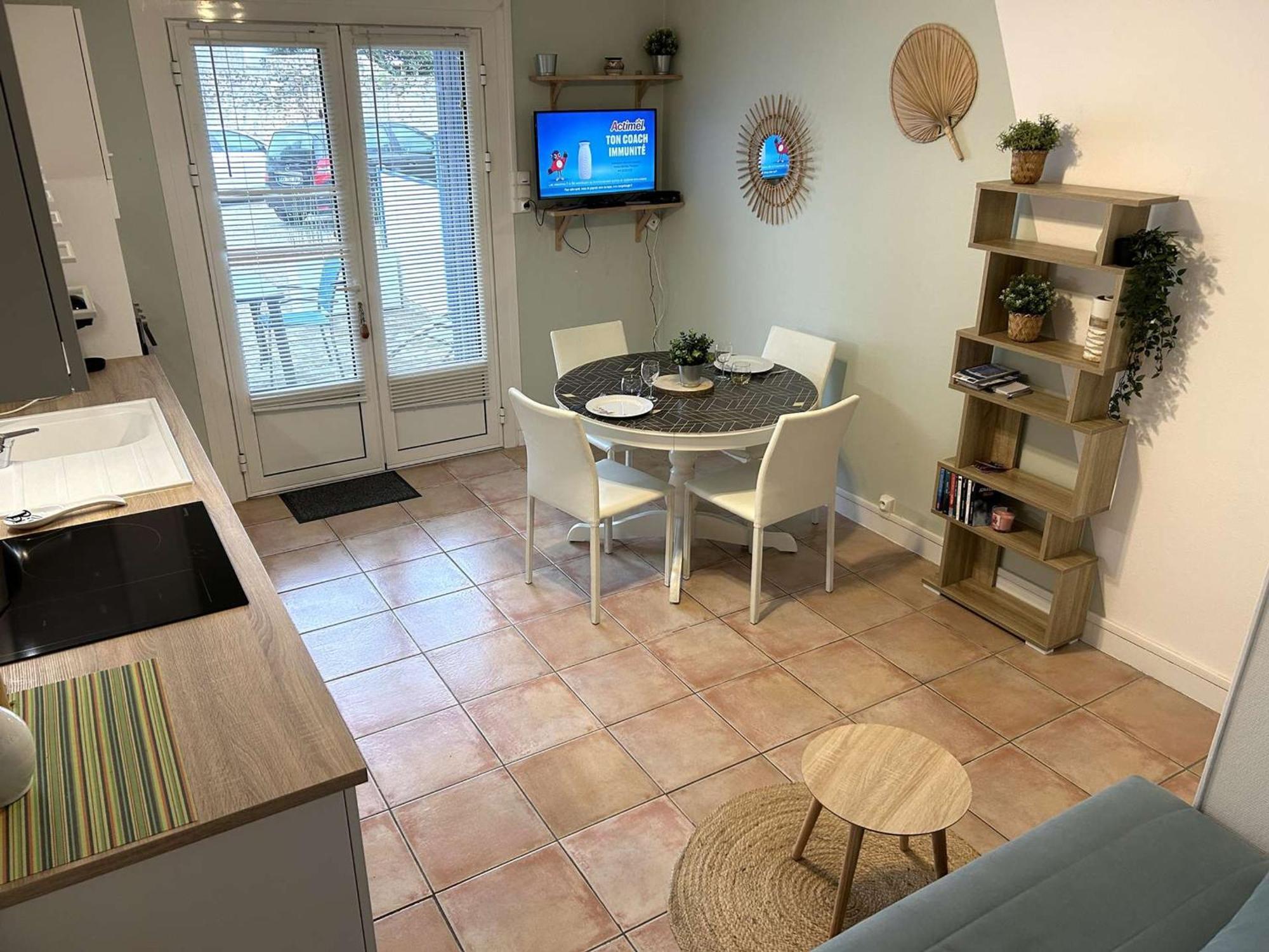 Apartment 2 Pieces Renove, Terrasse, Parking, Proche Commerces Et - - Fr-1-224-810 Saint-Gilles-Croix-de-Vie
