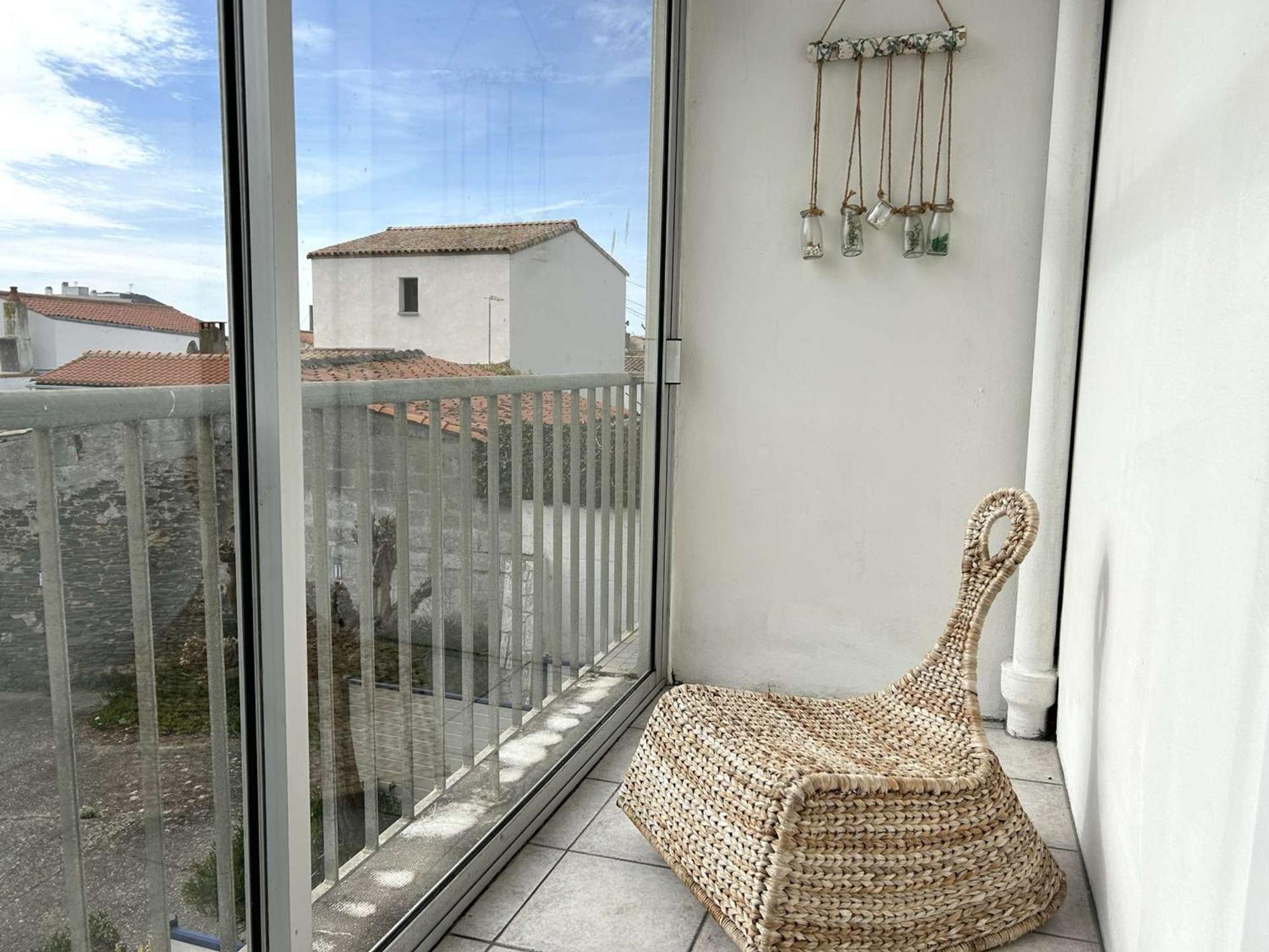 2 Pieces Renove, Terrasse, Parking, Proche Commerces Et - - Fr-1-224-810 Saint-Gilles-Croix-de-Vie