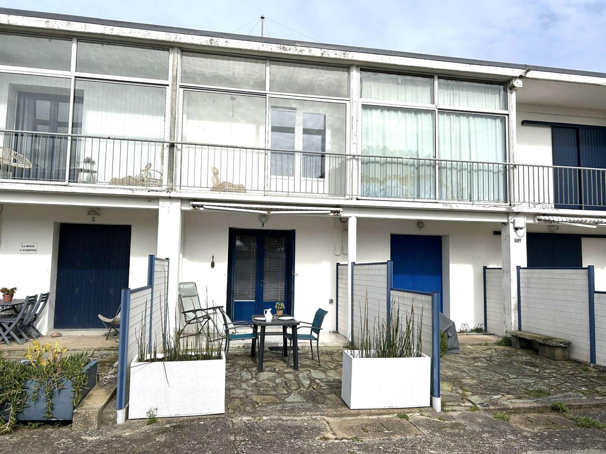 2 Pieces Renove, Terrasse, Parking, Proche Commerces Et - - Fr-1-224-810