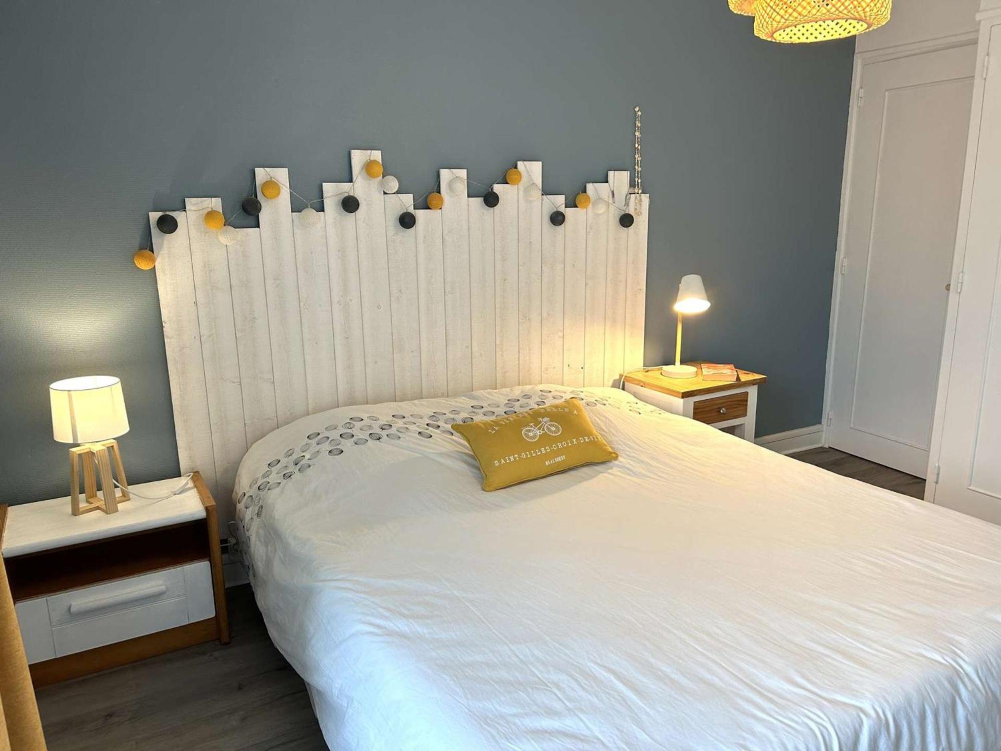 Apartment 2 Pieces Renove, Terrasse, Parking, Proche Commerces Et - - Fr-1-224-810