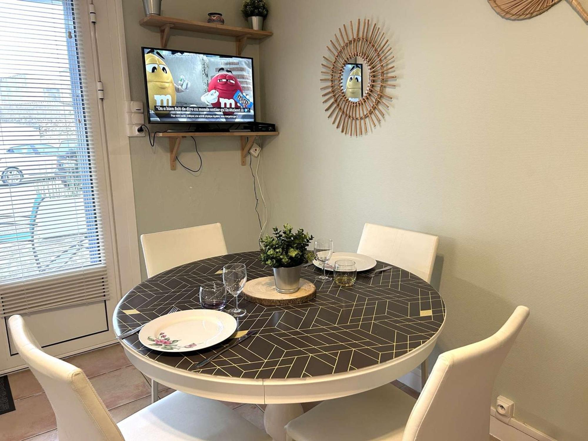 2 Pieces Renove, Terrasse, Parking, Proche Commerces Et - - Fr-1-224-810 Apartment Saint-Gilles-Croix-de-Vie