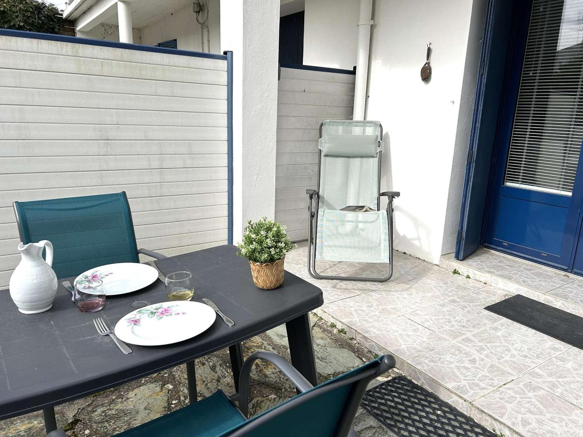 2 Pieces Renove, Terrasse, Parking, Proche Commerces Et - - Fr-1-224-810 Apartment